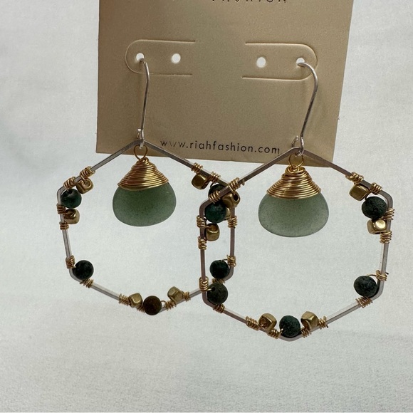 Hexagon Earrings Green Gold Silver Toned - Picture 5 of 7